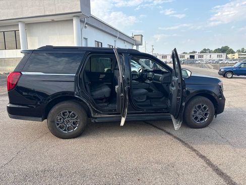 Used 2025 Ford Expedition Active AWD/4WD image 8