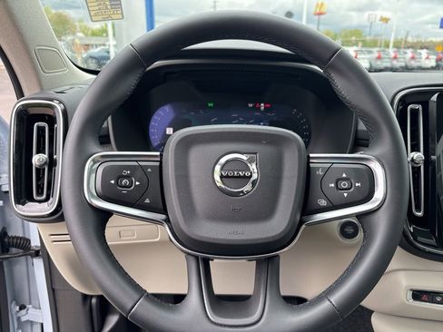 Certified 2026 Volvo XC40 B5 Plus AWD/4WD image 18