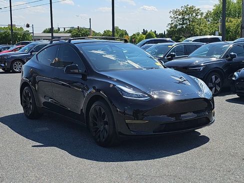 Used 2023 Tesla Model Y Long Range AWD/4WD image 1