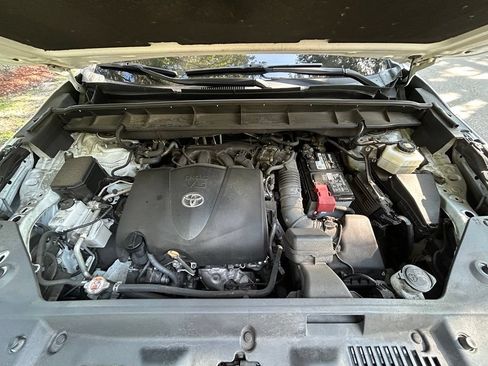 Used 2022 Toyota Highlander Limited FWD image 12