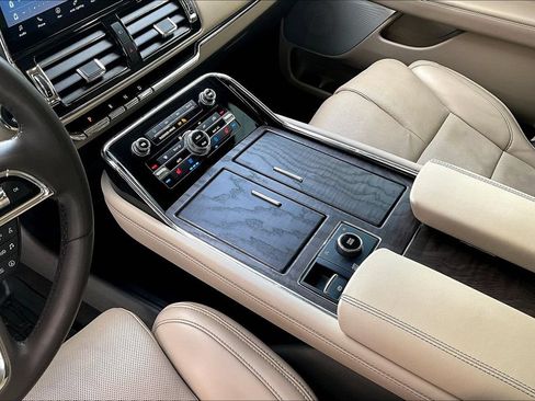 Used 2024 Lincoln Navigator Reserve AWD/4WD image 18