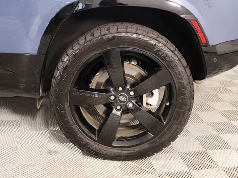 Used 2025 Land Rover Defender 110 X-Dynamic SE image 19