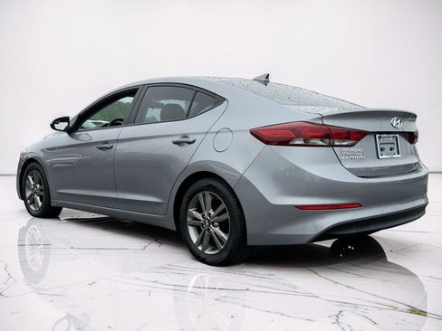 Used 2017 Hyundai Elantra SE FWD image 3