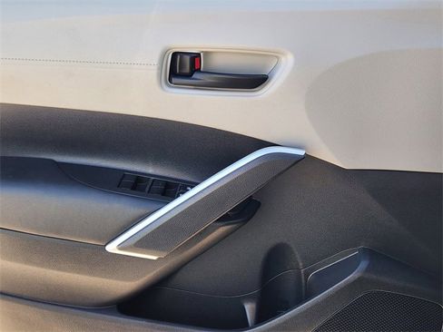 Used 2022 Toyota Corolla Cross L image 22