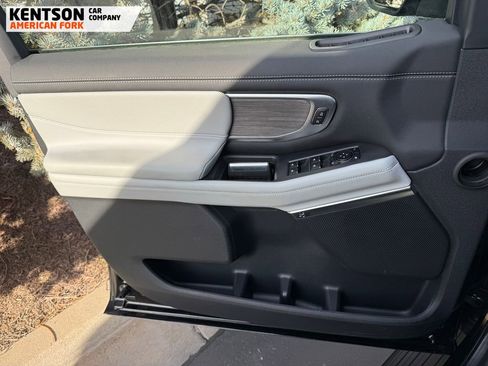 Used 2025 Ford Expedition Max Platinum w/ Platinum Ultimate Package image 21