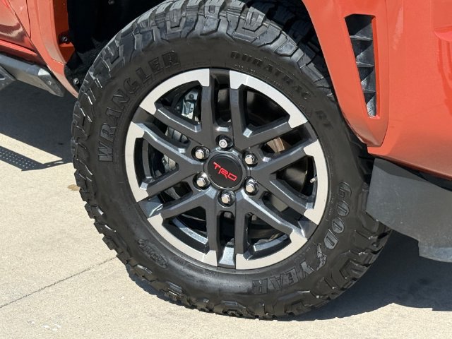 Used 2025 Toyota Tacoma TRD Sport AWD/4WD image 2