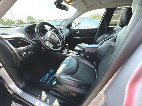 Used 2020 Jeep Cherokee Latitude Plus w/ Cold Weather Group AWD/4WD image 10