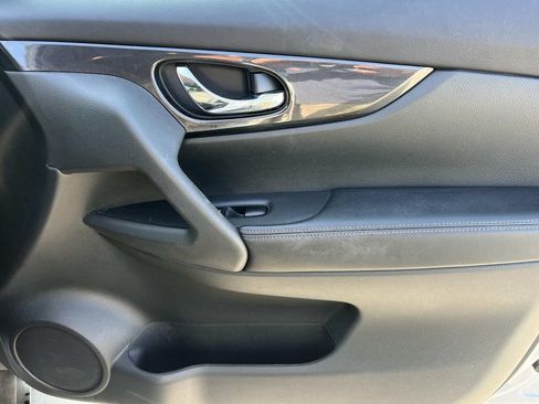 Used 2017 Nissan Rogue S FWD image 23