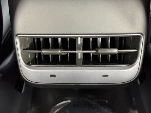 Used 2023 Tesla Model Y Long Range image 34