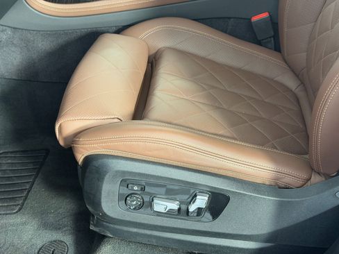 Used 2025 BMW X7 xDrive40i w/ Premium Package AWD/4WD image 13