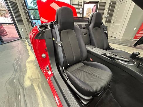 Used 2008 MAZDA MX-5 Miata Sport RWD image 4