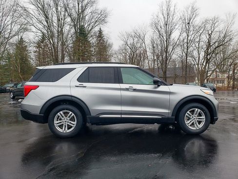 Used 2023 Ford Explorer XLT w/ Equipment Group 202A image 4