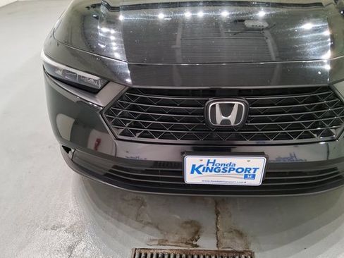 Used 2023 Honda Accord EX image 9