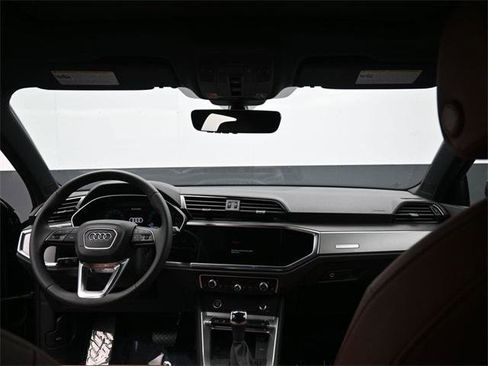 New 2025 Audi Q3 2.0T Premium image 10