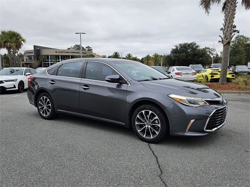 Used 2018 Toyota Avalon XLE image 2