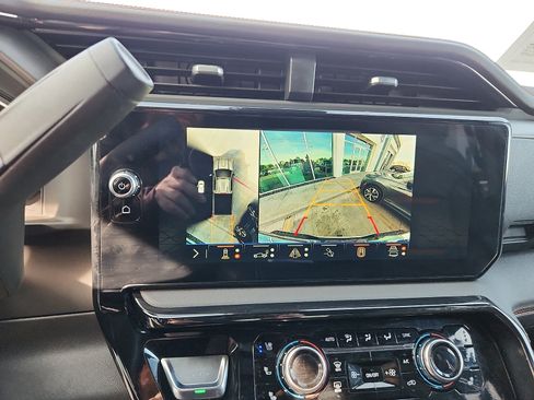 Used 2025 GMC Sierra 2500 AT4 image 18