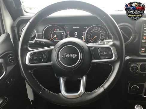 Used 2022 Jeep Wrangler Unlimited Sahara w/ LED Lighting Group AWD/4WD image 22