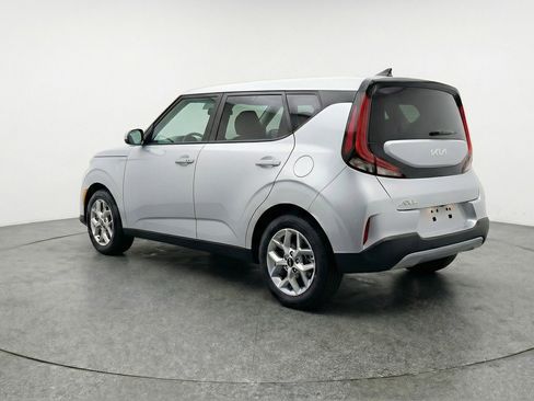 Used 2025 Kia Soul LX w/ LX Technology Package FWD image 6
