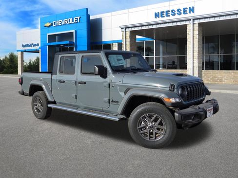 Used 2025 Jeep Gladiator Sport AWD/4WD image 1