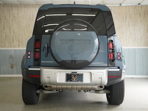 Used 2024 Land Rover Defender 110 S image 9