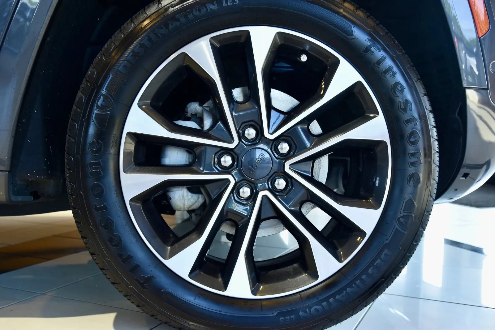 Used 2022 Jeep Grand Cherokee Overland AWD/4WD image 9