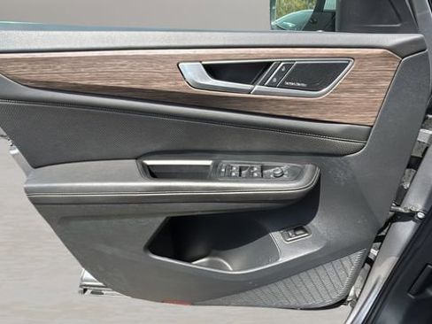 Used 2024 Volkswagen Atlas SEL Premium R-Line image 17