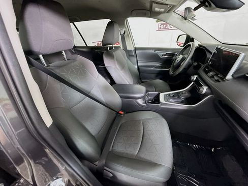 Used 2023 Toyota RAV4 XLE AWD/4WD image 29