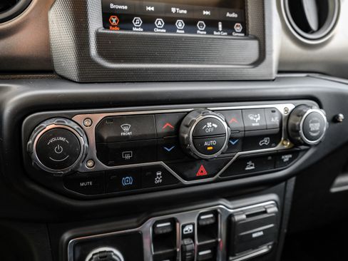 Used 2023 Jeep Wrangler Unlimited image 28