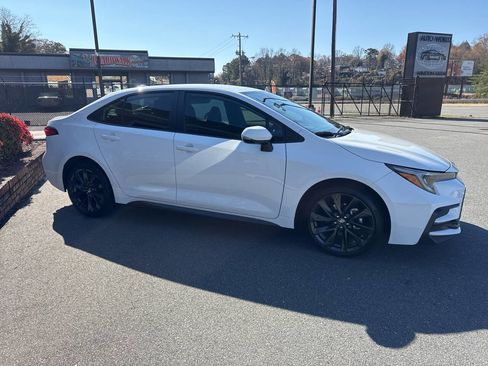 Used 2024 Toyota Corolla SE image 6