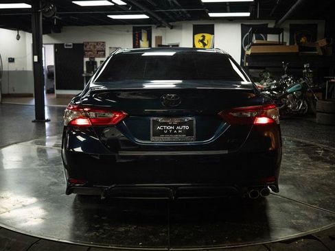 Used 2018 Toyota Camry SE FWD image 6