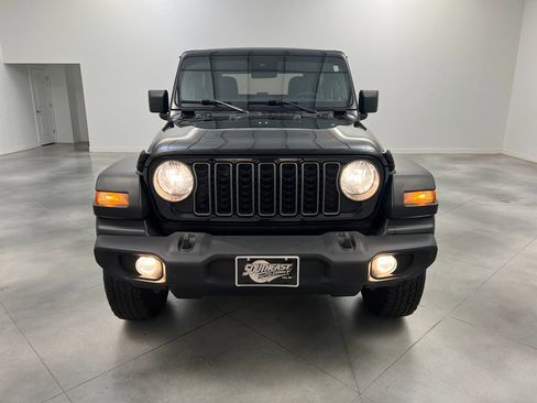 Used 2025 Jeep Wrangler Sport AWD/4WD image 3