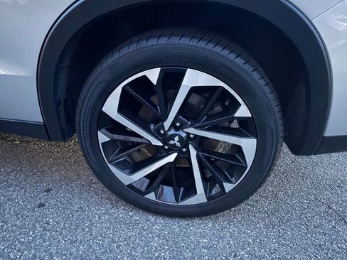 Used 2024 Mitsubishi Outlander AWD image 26