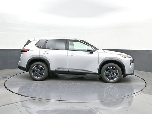 Used 2025 Nissan Rogue SV image 25