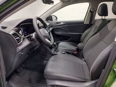 New 2025 Volkswagen Taos SE image 21