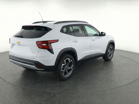 Used 2025 Chevrolet Trax LT image 9