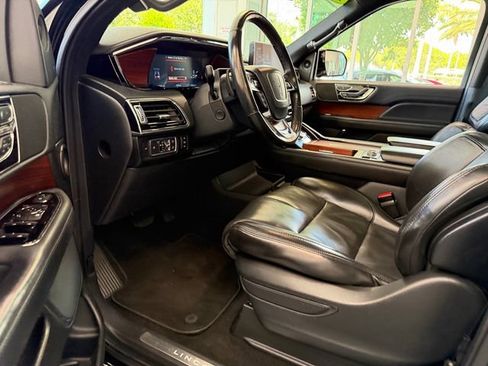 Used 2022 Lincoln Navigator L Reserve RWD image 9