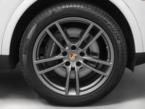 Certified 2023 Porsche Cayenne AWD/4WD image 15