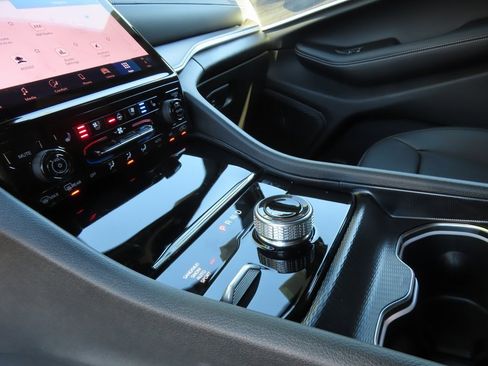 New 2025 Jeep Grand Cherokee Limited w/ Luxury Tech Group II image 6