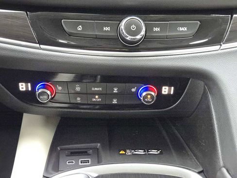 Certified 2023 Buick Enclave Essence FWD image 18