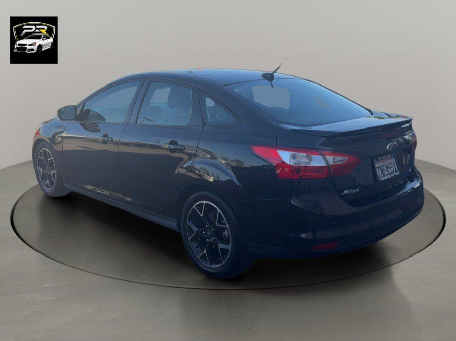 Used 2014 Ford Focus SE w/ Equipment Group 201A FWD image 3
