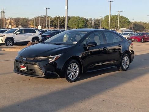 Used 2024 Toyota Corolla LE w/ LE Convenience Package image 10