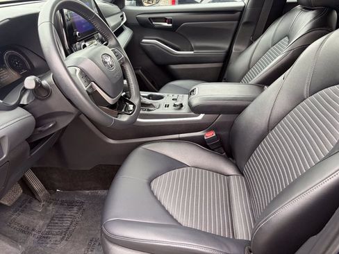 Certified 2025 Toyota Highlander XSE AWD/4WD image 23