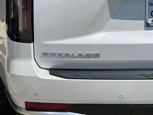 Used 2023 Cadillac Escalade Premium Luxury AWD/4WD image 37