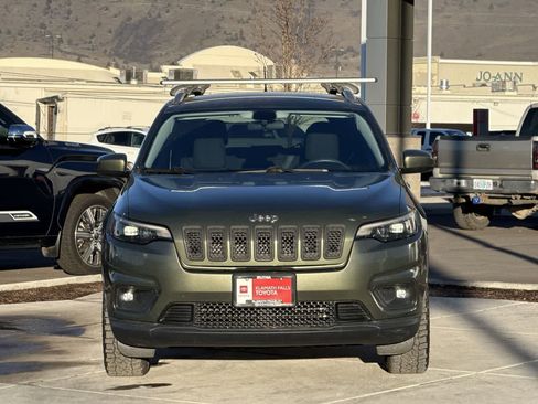 Used 2019 Jeep Cherokee Latitude w/ Popular Appearance Group image 3