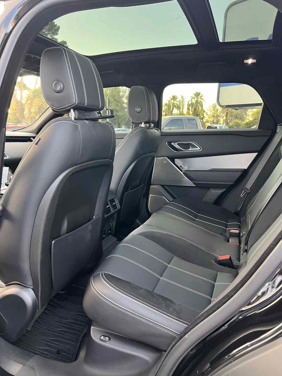 Used 2019 Land Rover Range Rover Velar R-Dynamic SE AWD/4WD image 13