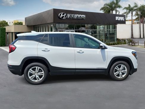 Used 2024 GMC Terrain SLE AWD/4WD image 2