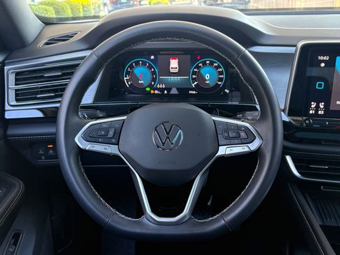 Used 2025 Volkswagen Atlas Cross Sport SE w/ Panoramic Sunroof Package image 28