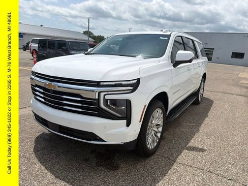 Used 2025 Chevrolet Suburban LT w/ Comfort Package AWD/4WD image 9