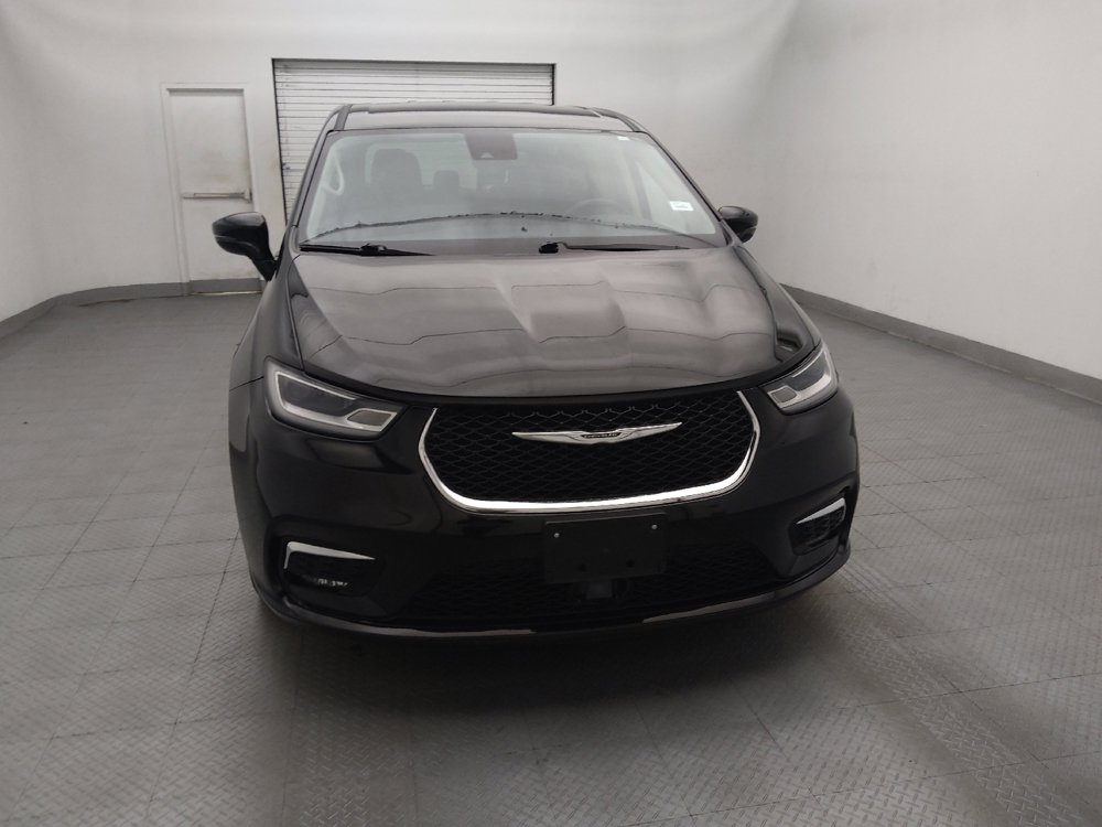 Used 2024 Chrysler Pacifica Limited FWD image 14