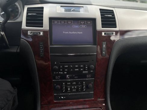 Used 2013 Cadillac Escalade Luxury AWD/4WD image 17